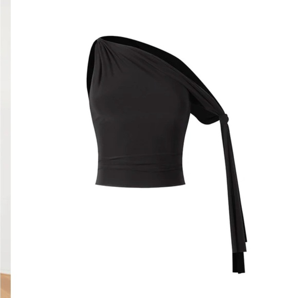 Chic Black One-Shoulder Top - Picture 1 of 4